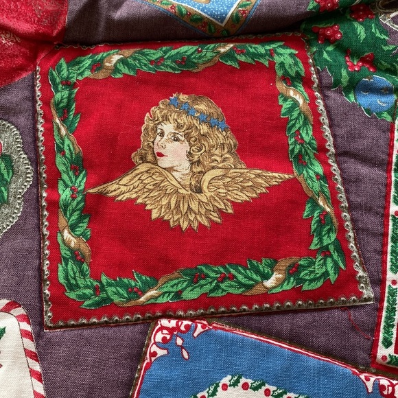 Handmade Foldable Christmas blanket/pillow with dual purpose - Picture 5 of 12